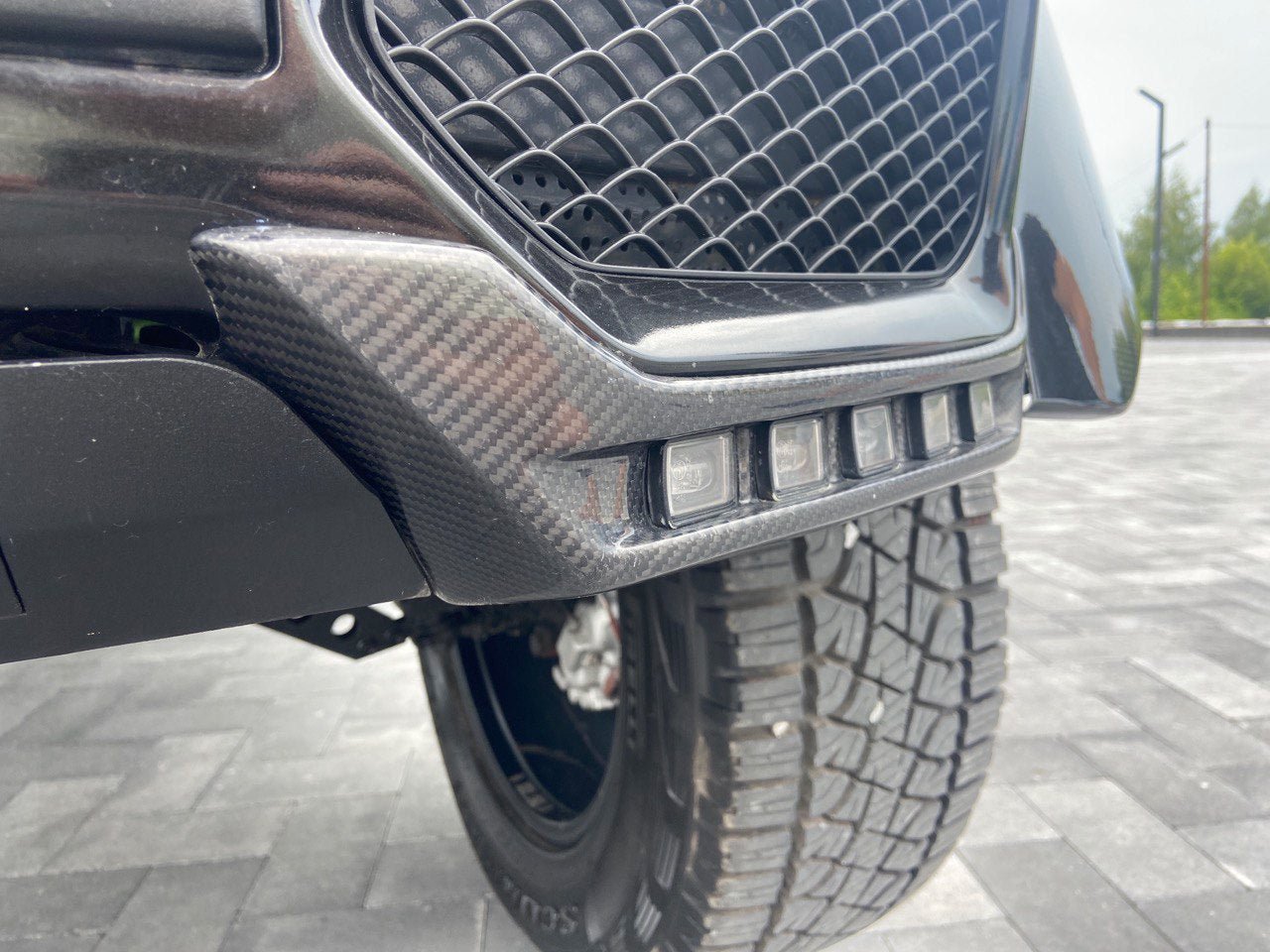 4x4 Squared carbon front AMG bumper lip spoiler with original LEDs for Mercedes W463 G Wagon.