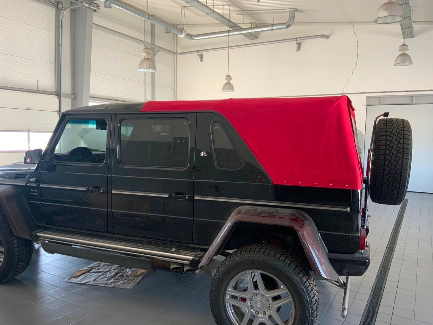 Mechanical folding roof for Landaulet Maybach Mercedes W463 4 door