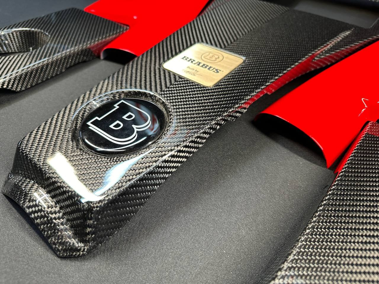 Carbon AMG engine cover with Red Brabus air filters for Mercedes-Benz G-Wagon W463 G63