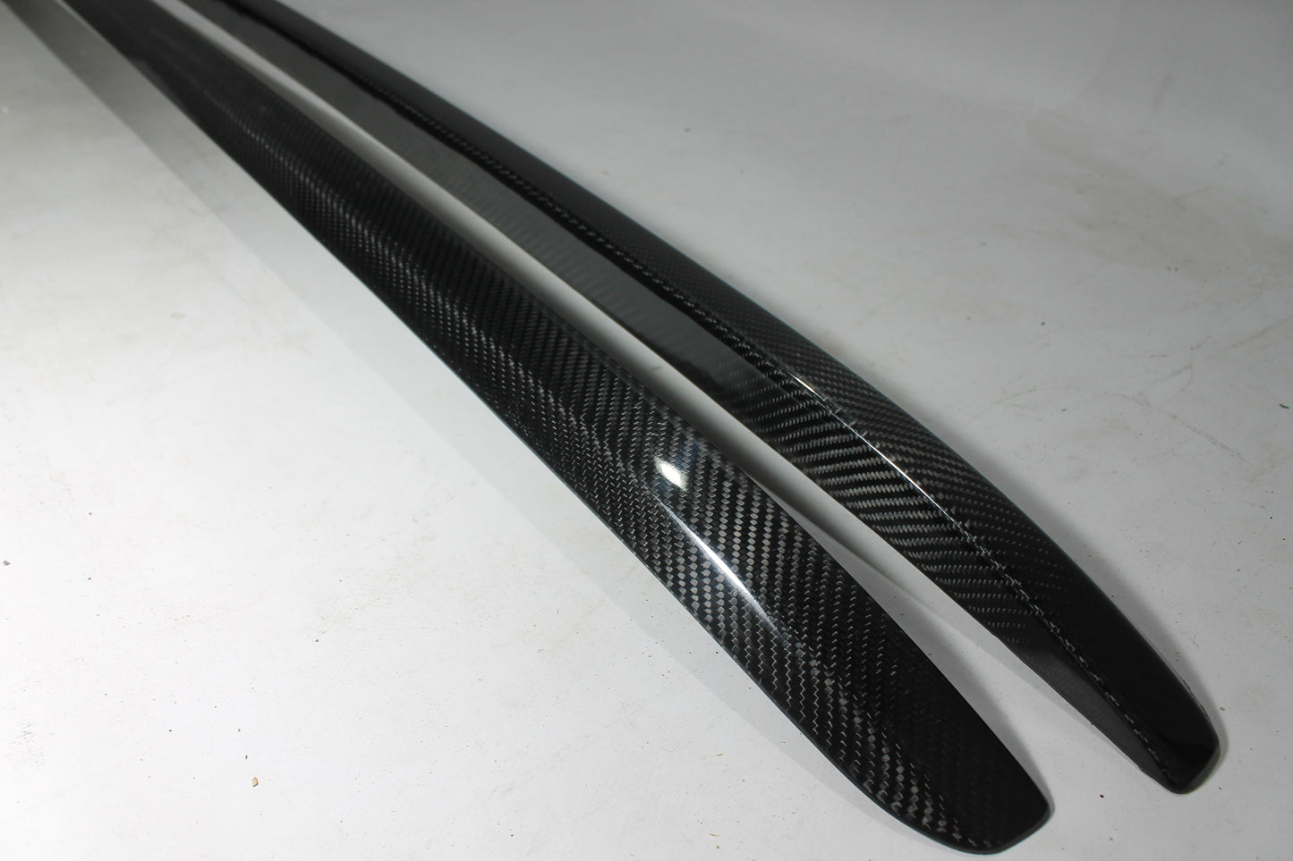 Carbon handrail (top trim) roof rails for Bentley Bentayga 2015-2018 from Tuning Shop, featuring genuine carbon fiber with a grey gloss UV-resistant finish.