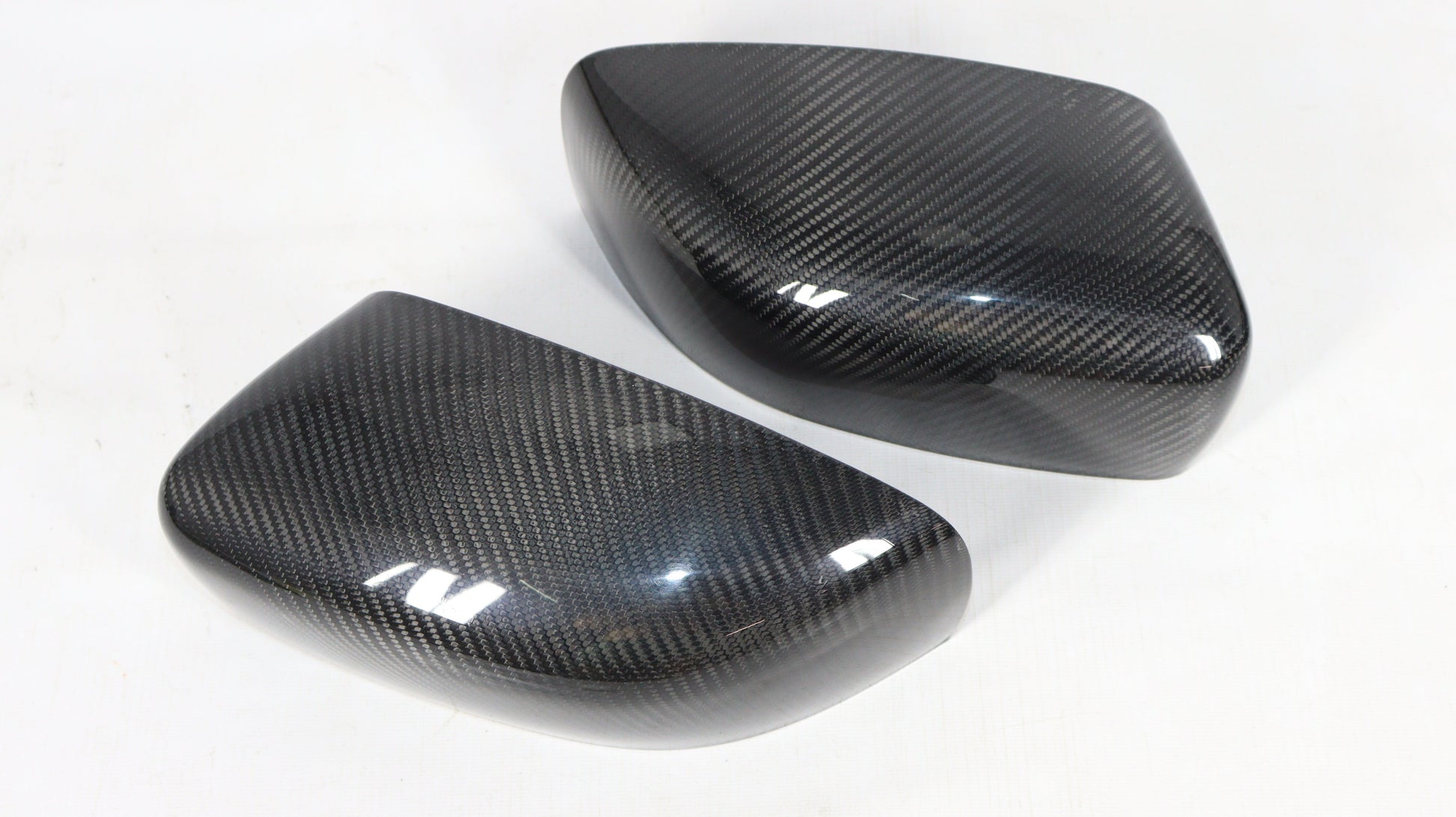 Carbon mirror covers for Maserati Quattroporte Ghibli 2013+ from Tuning Shop, featuring genuine carbon fiber with a high-gloss UV-resistant coating.