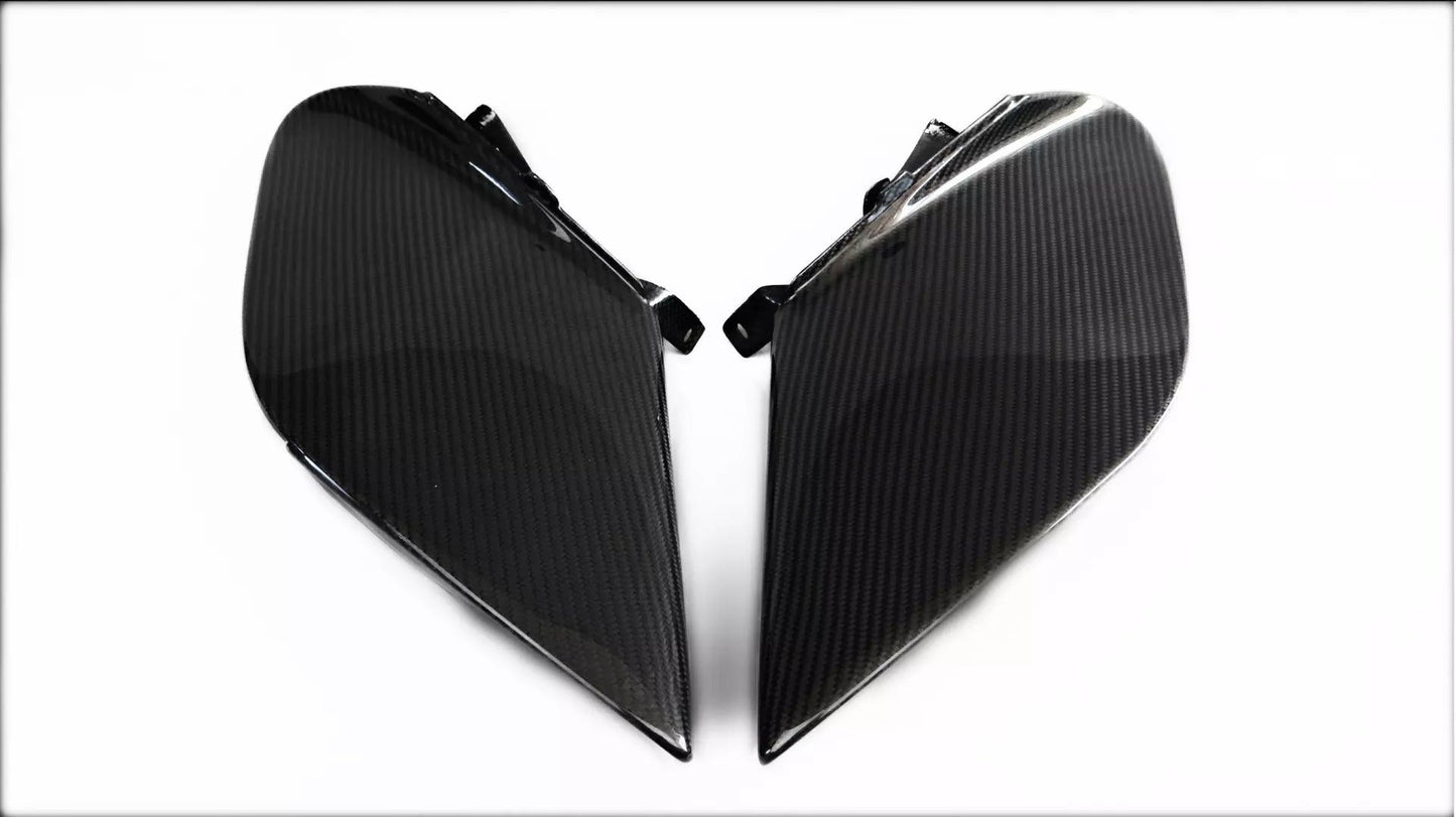 Carbon side vents for Ferrari 488 GTB 2015-2017, made from genuine carbon fiber with a high-gloss UV-resistant coating.