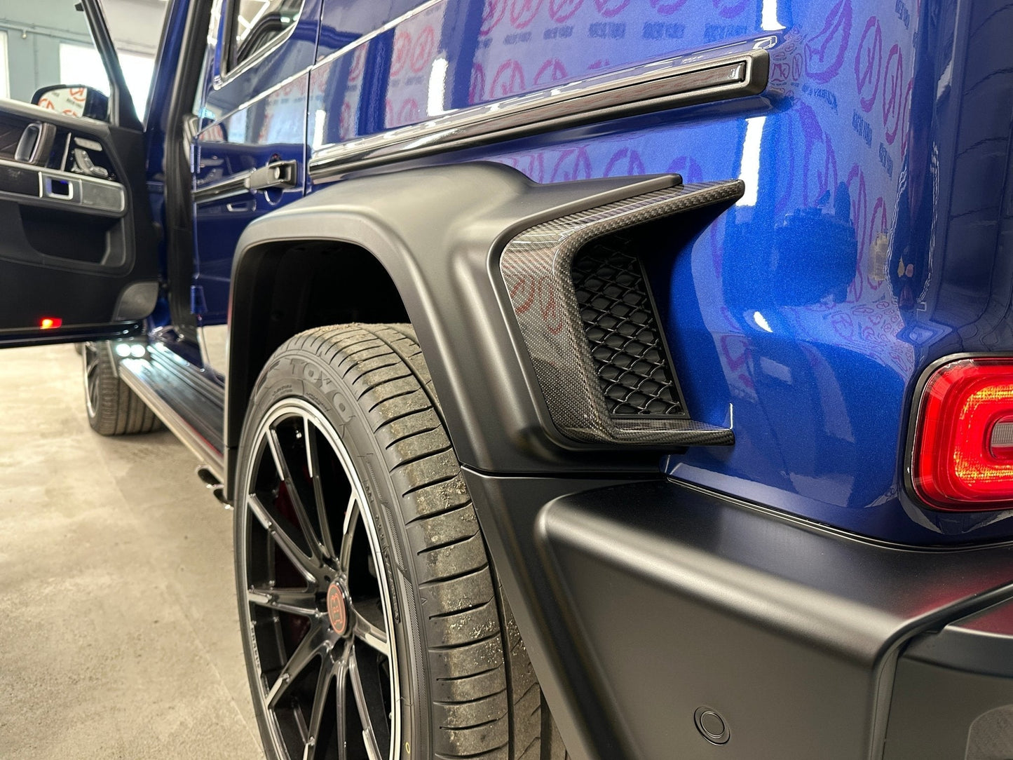 Brabus Widestar body kit with carbon inserts for Mercedes-Benz W463A G-Class