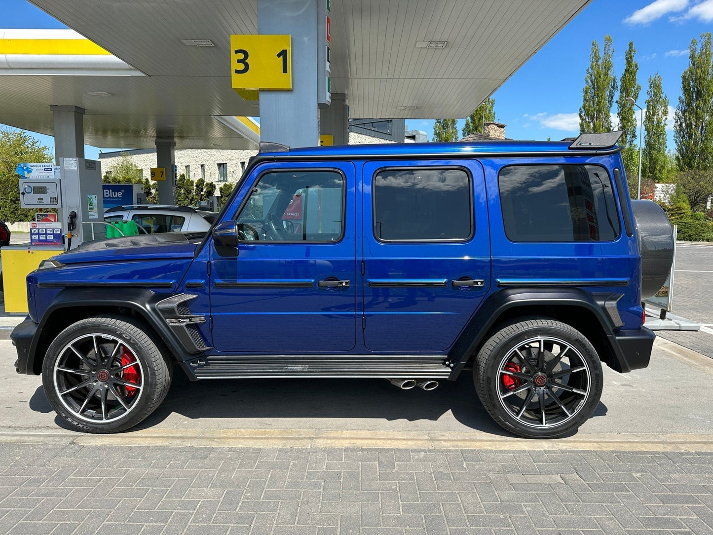Brabus Widestar body kit with carbon inserts for Mercedes-Benz W463A G-Class