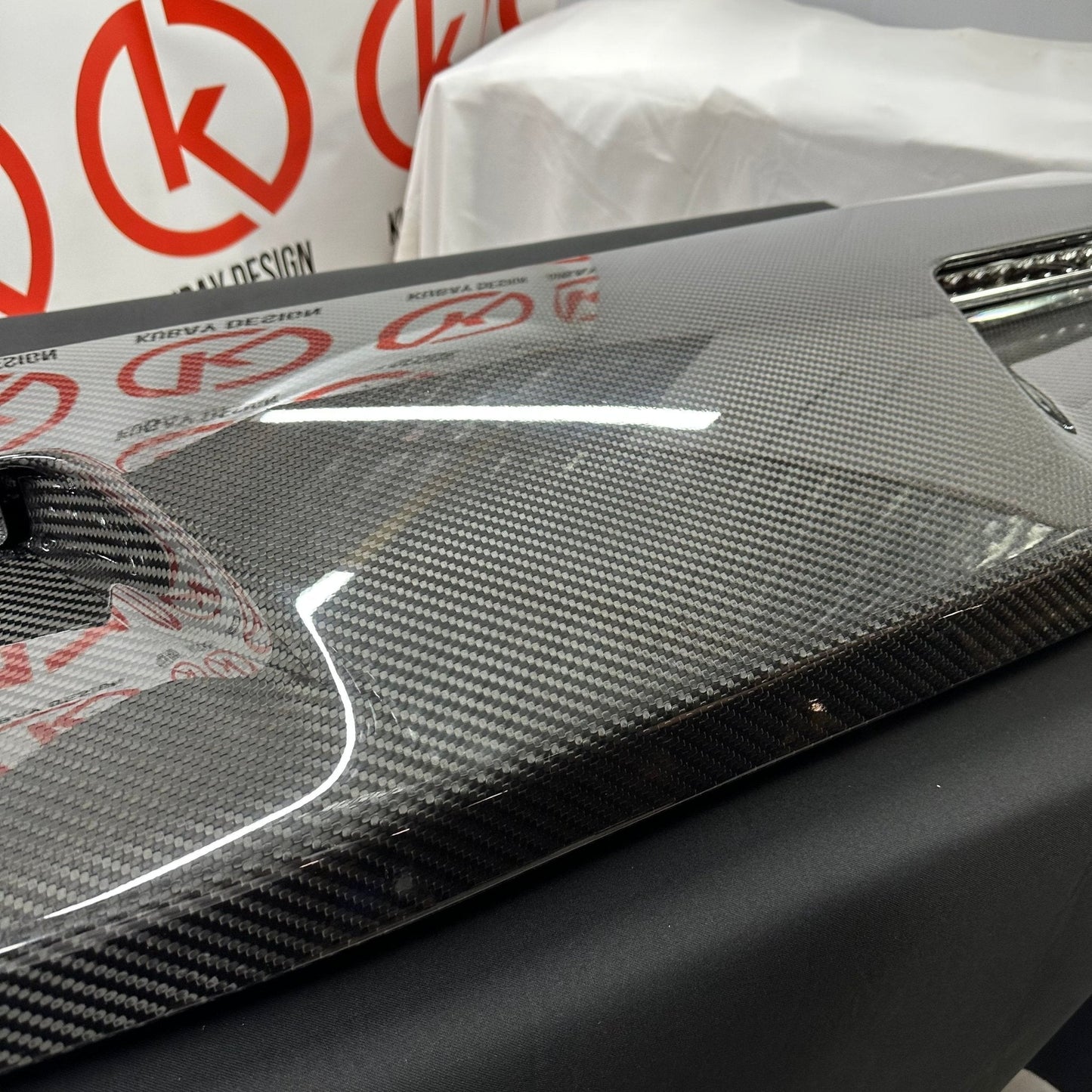 OEM Front roof carbon spoiler 4x4 with original LEDs for Mercedes W463A W464